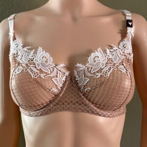 NWT Victoria’s Secret Lace Trimmed Bra in Tan and White Size 32DDD
